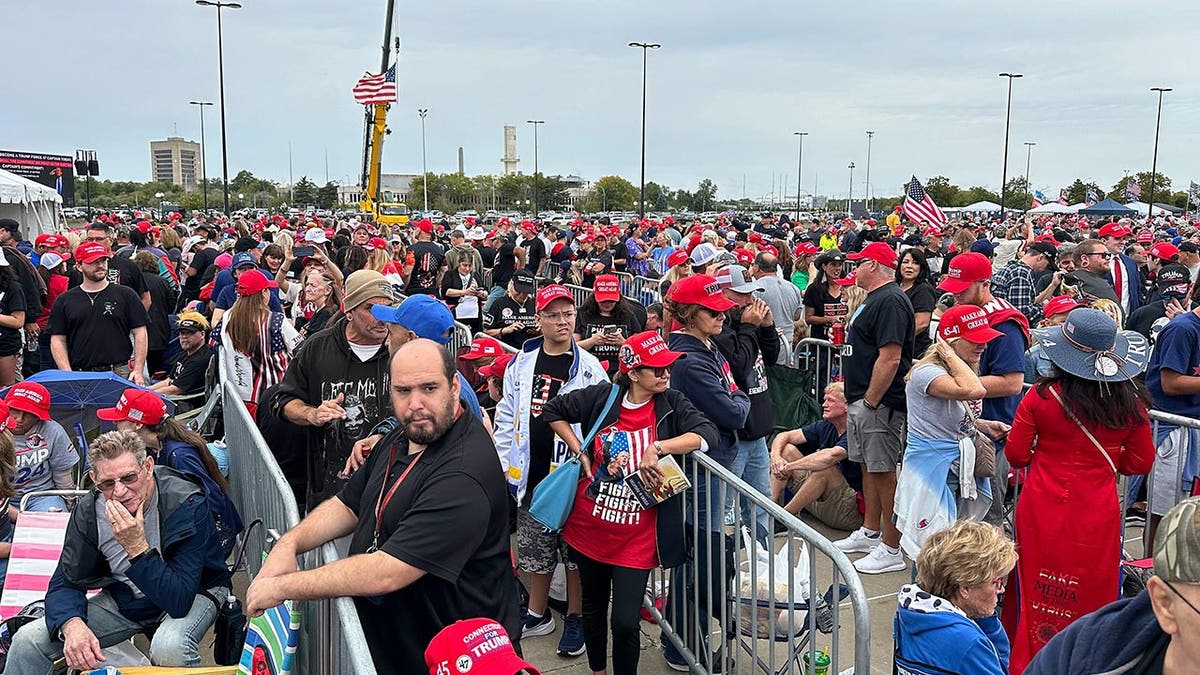 Large crowd shows up to support former President Donald Trump in Long Island