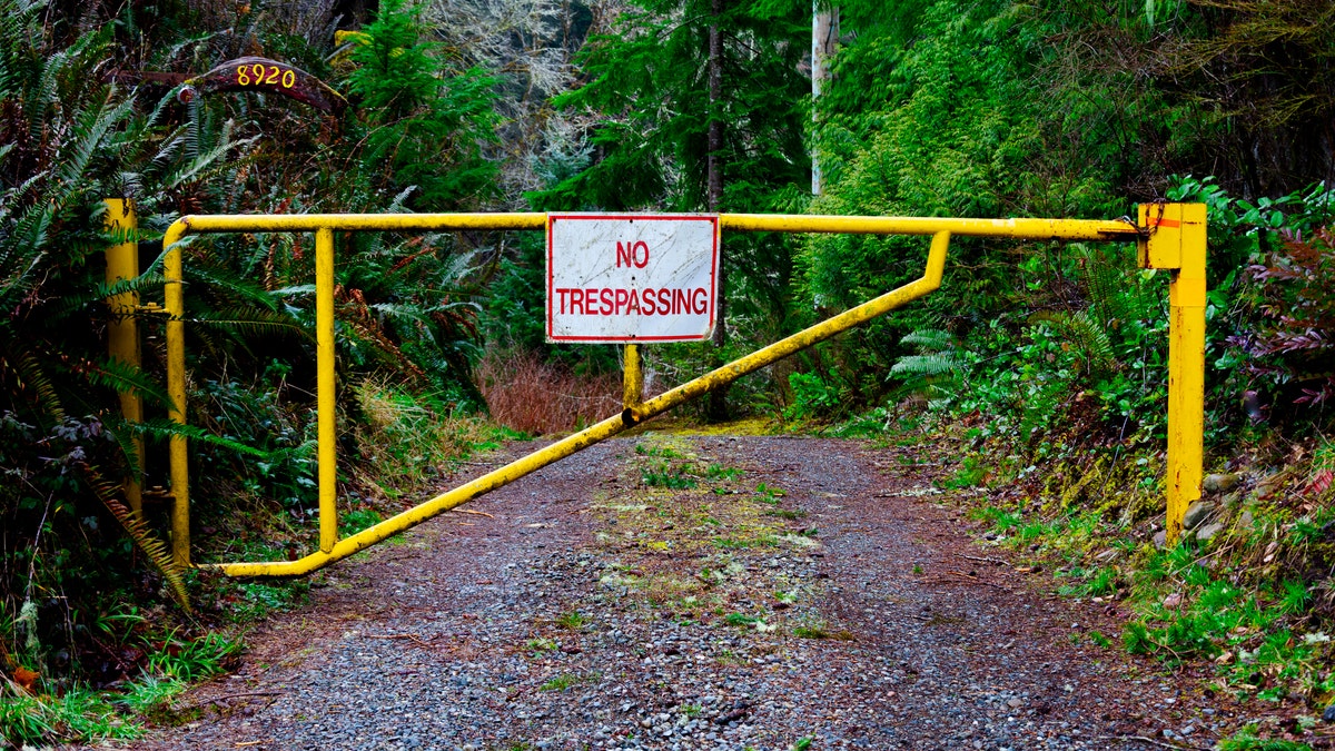 No trespassing sign