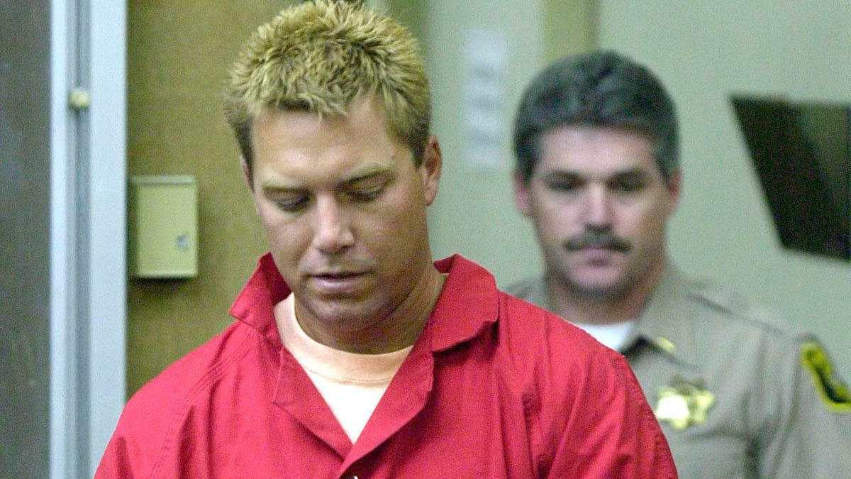 SCOTT PETERSON IS LED INTO COURT FOR ARRAIGNMENT.