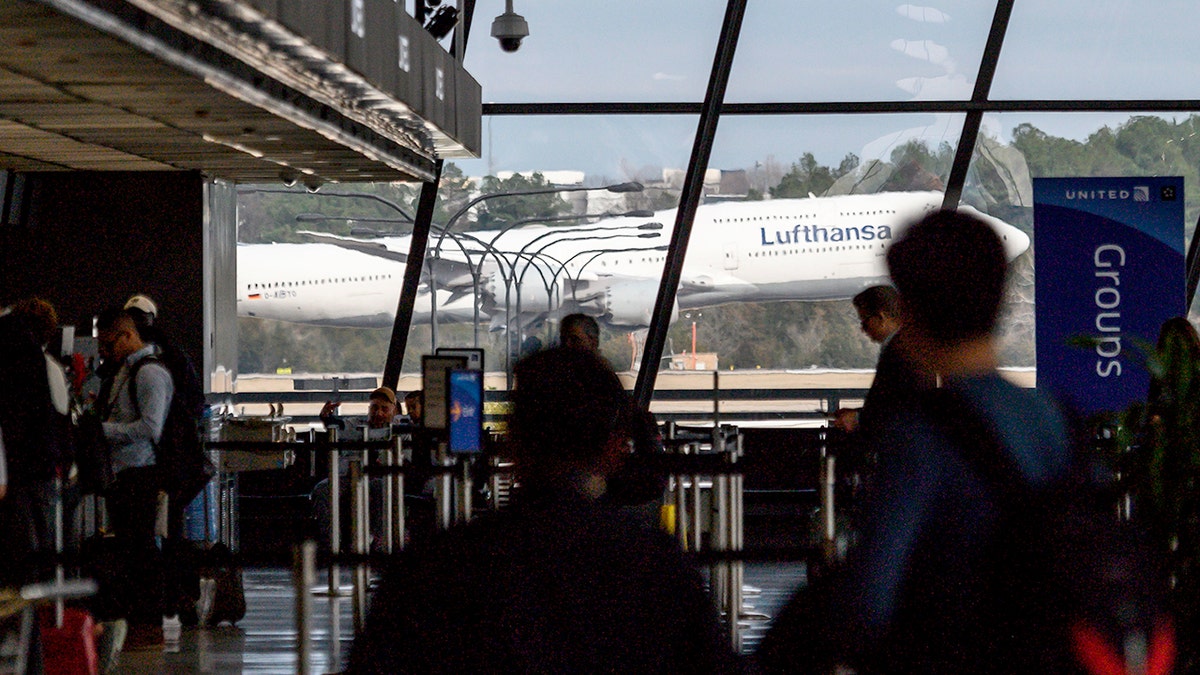 Dulles airport travelers