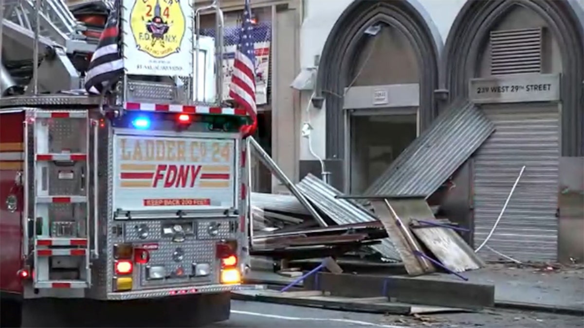 Scaffolding collapse NYC second view