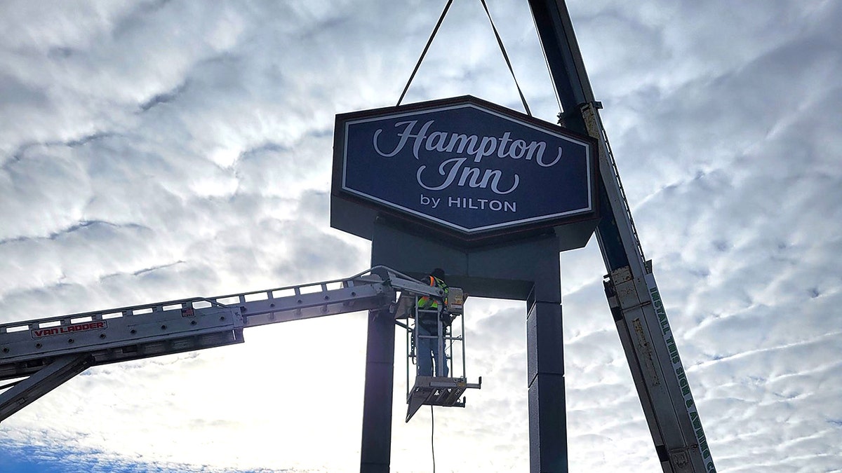 anti-ICE Hilton Hotel in Minnesota has its sign removed