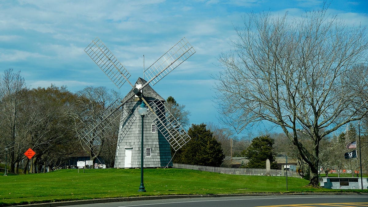 Street view of the Hamptons.
