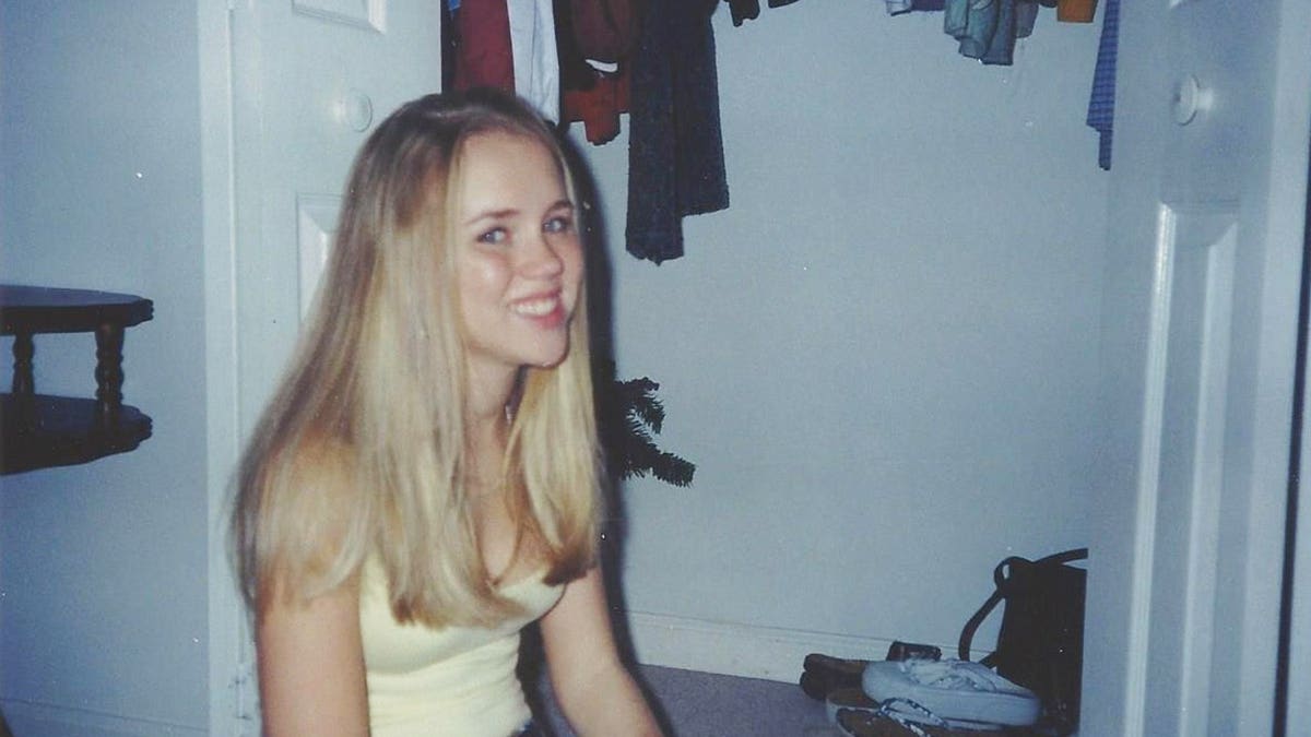Kara Robinson Chamberlain smiling as a young girl.